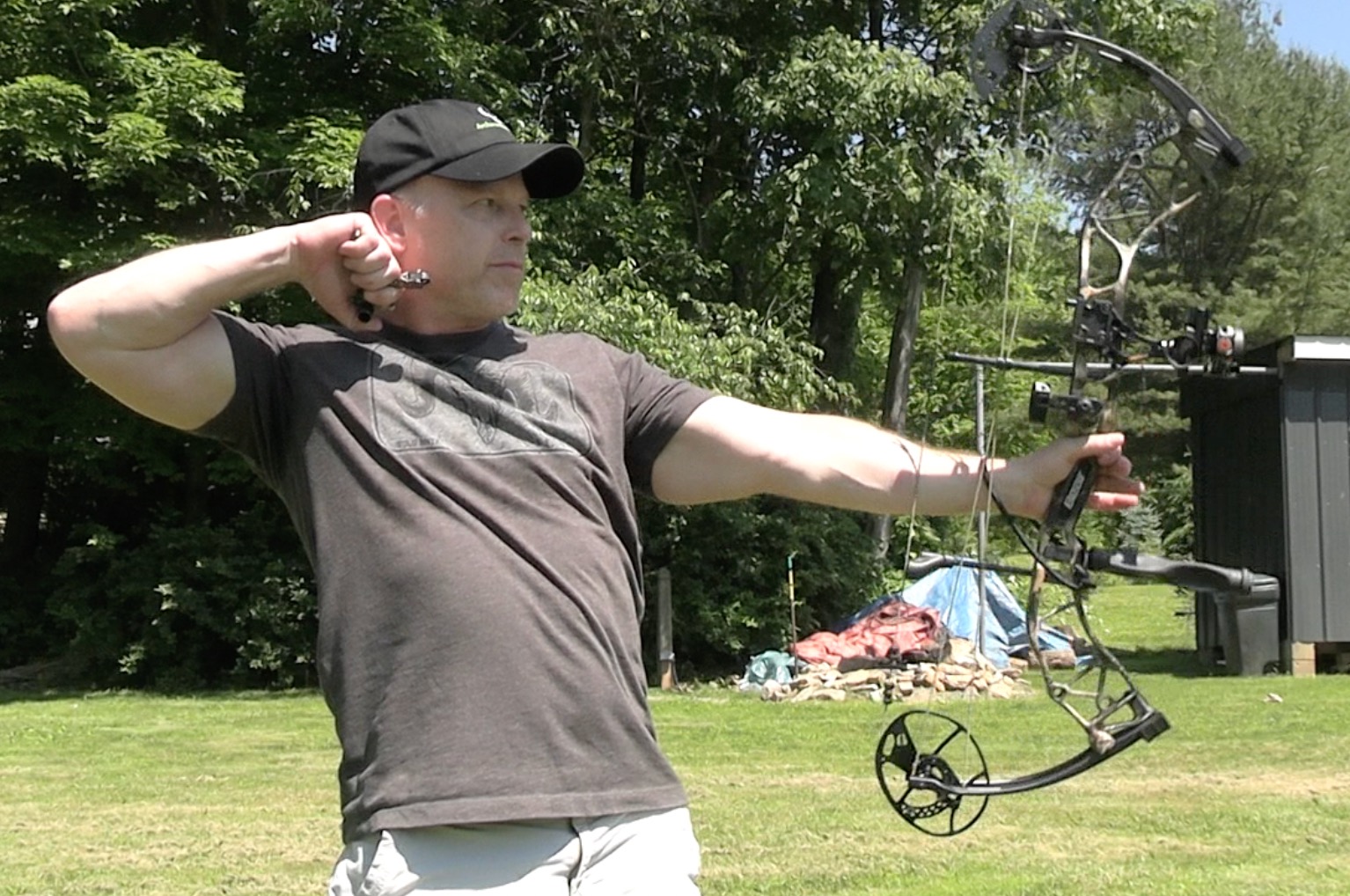 How to Shoot a Compound Bow Beginner's Guide